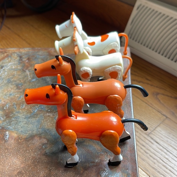 1970 Fisher Price Play Family Figures , Plastic , 2 Cows and 2 Horses - Picture 5 of 9